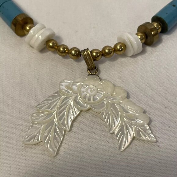 Turquoise Puka Shell Beaded Necklace Carved Mother of Pearl Pendant Vintage - Picture 4 of 10